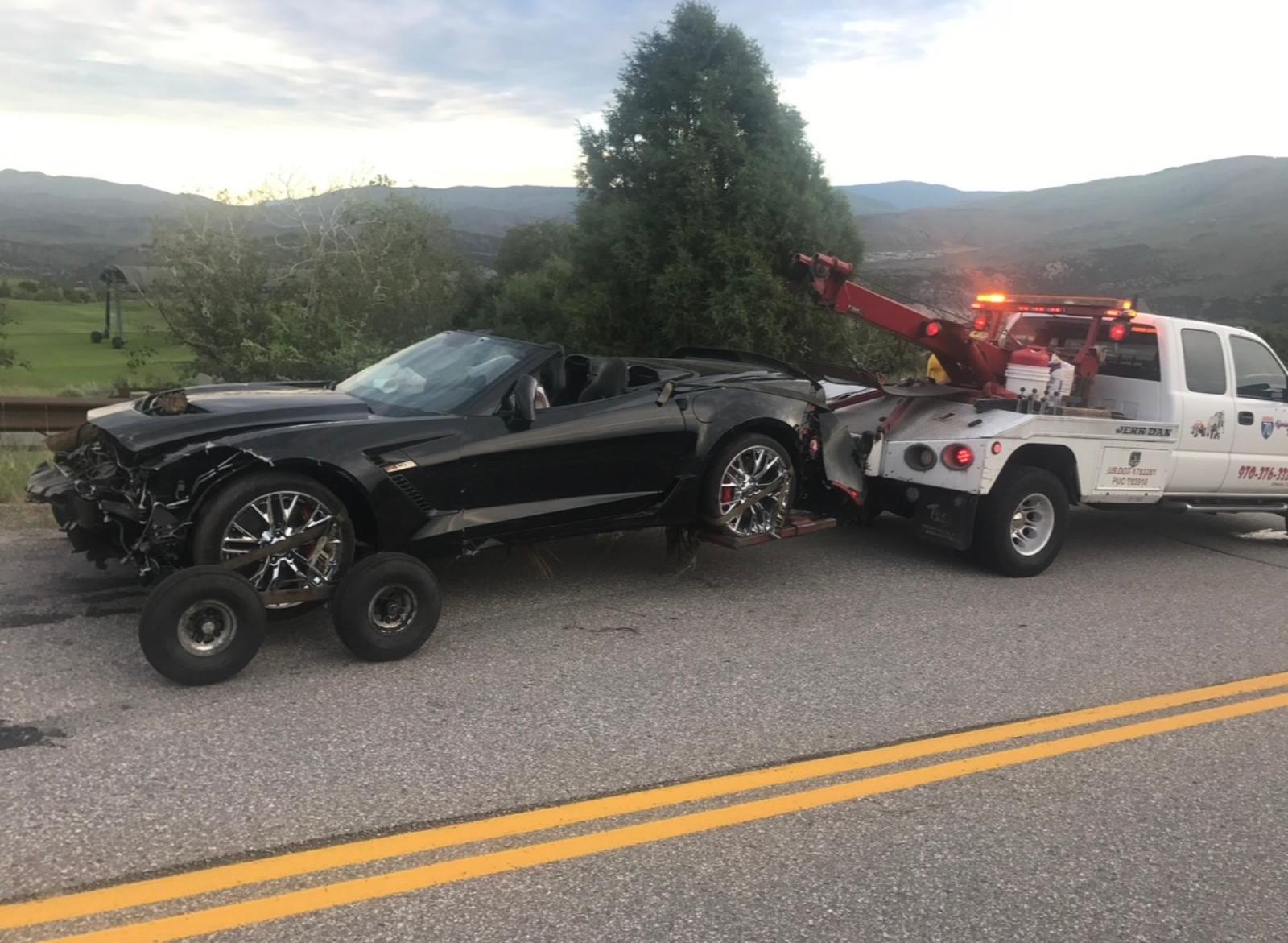 Affordable Towing flatbed tow truck serving Minturn, Colorado near Vail Pass