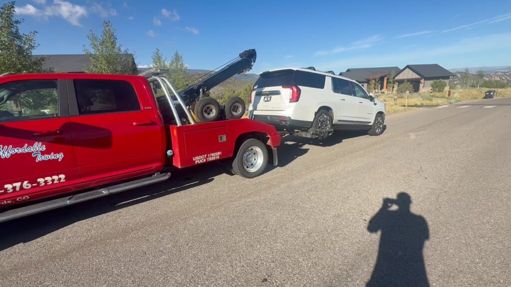 Affordable Towing red wrecker towing an SUV in Eagle County, Colorado